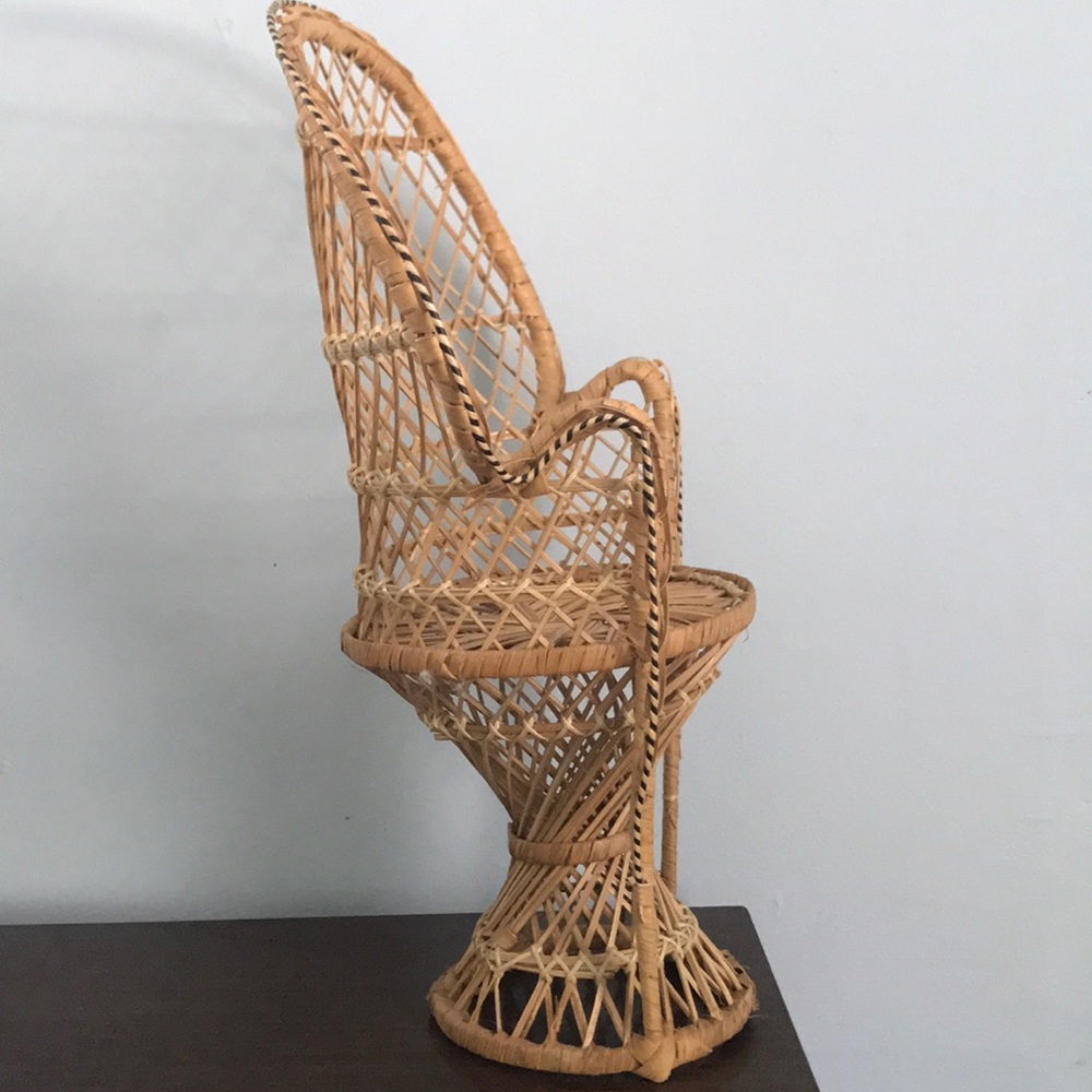 Vintage mini wicker rattan peacock chair - Picture 6 of 9
